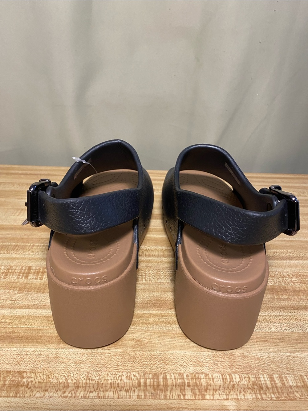 CROCS Dylan Studded Platform Slides Open Toe in Black Sepia Women’s 7 NWT - Picture 2 of 8